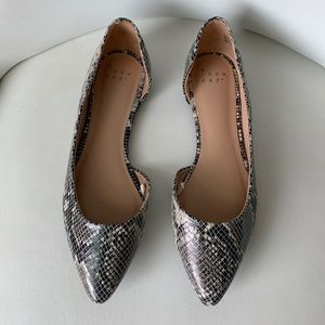 Pointed toe grey and black snake pattern flats